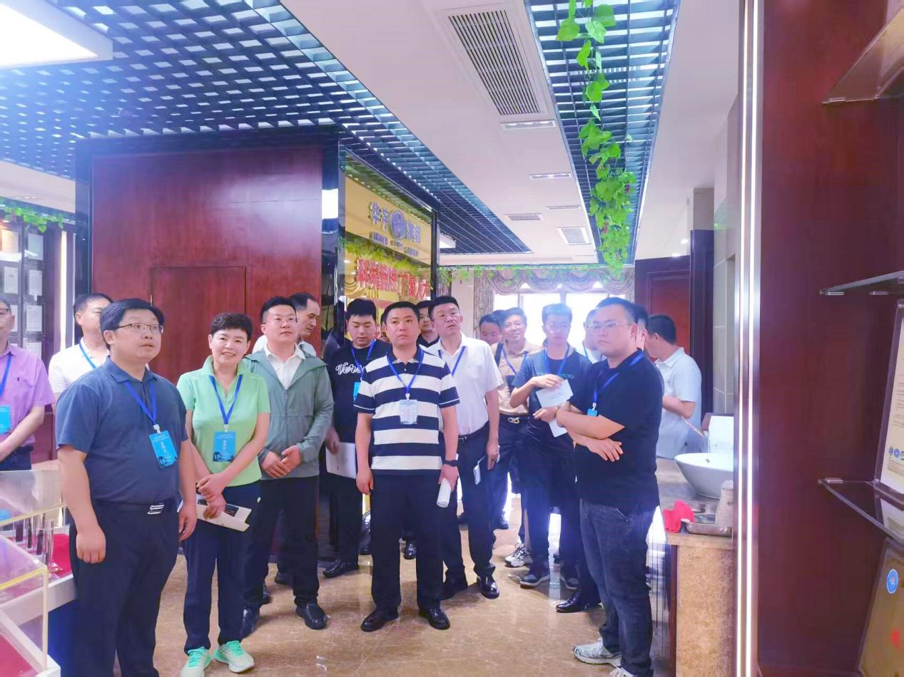 蘇州市光電產業商會考察團蒞臨華宇集團考察交流